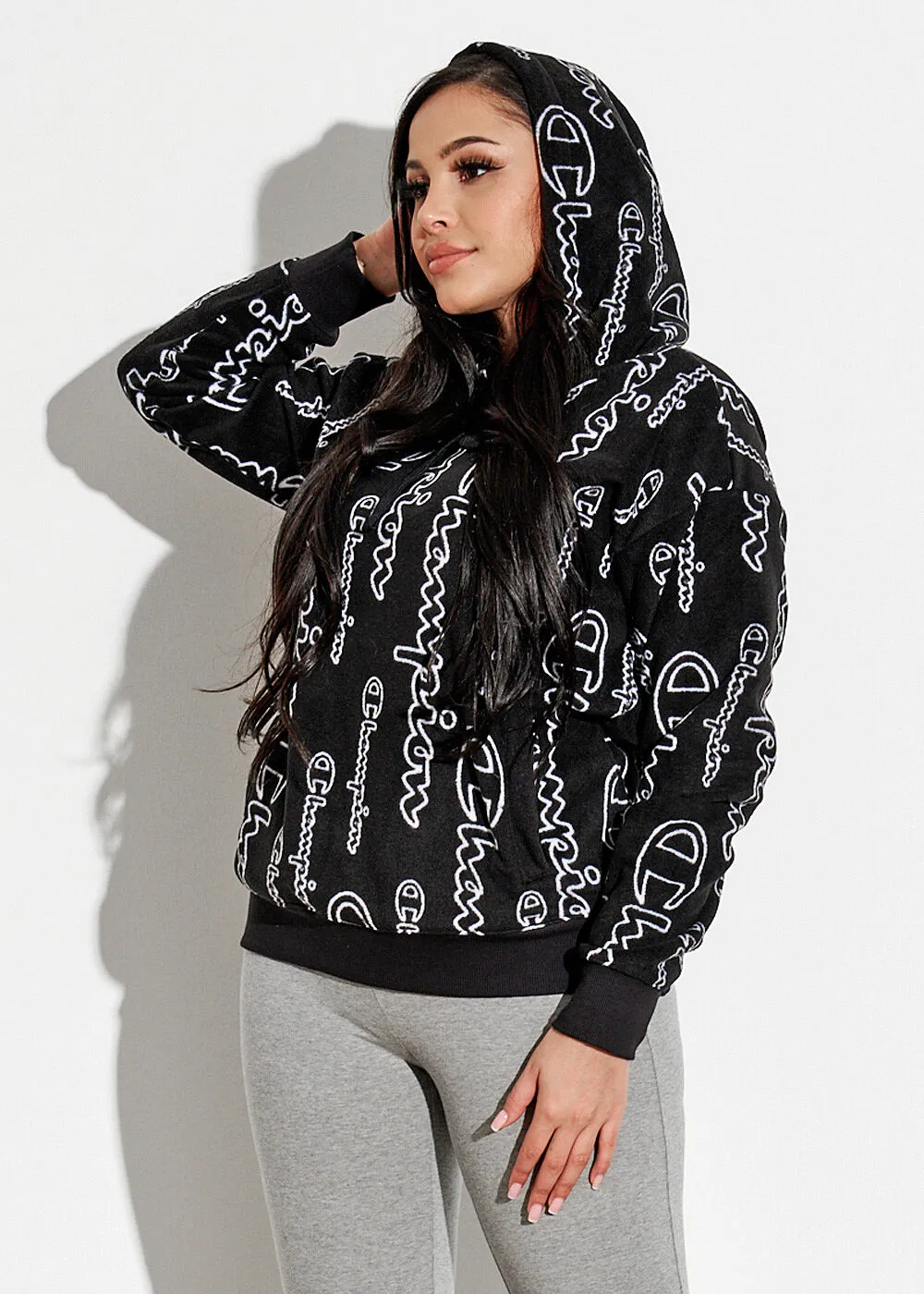 CHAMPION DAMES FLEECE HOODIE MET ALL OVER LOGOOPDRUK ZWART WIT