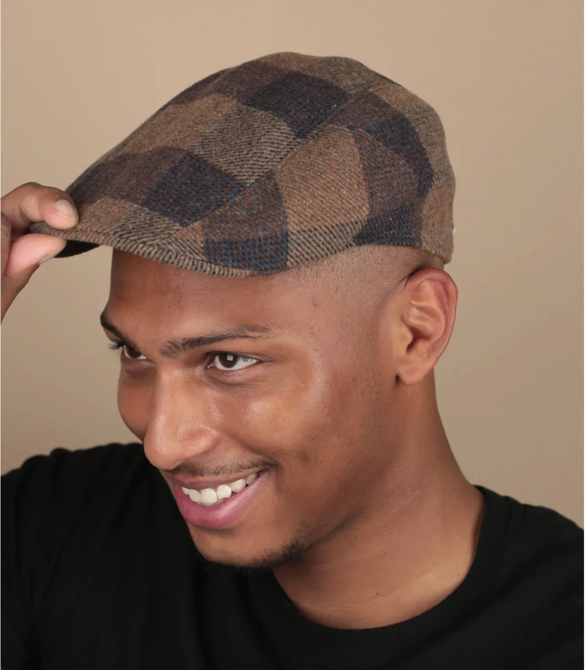 Platte pet bruine wol ruitjes Ivy Cap Check Wool cognac